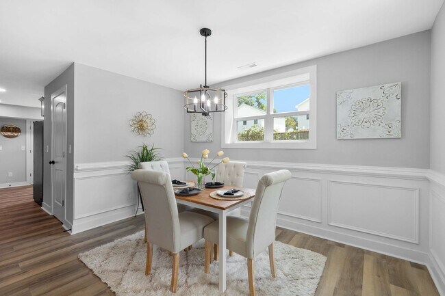 Building Photo - Newly renovated 4 bed 2.5 bath, located in heart of downtown Wilmington