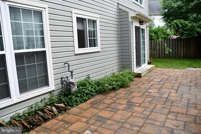 Building Photo - 408 Foxridge Dr SW