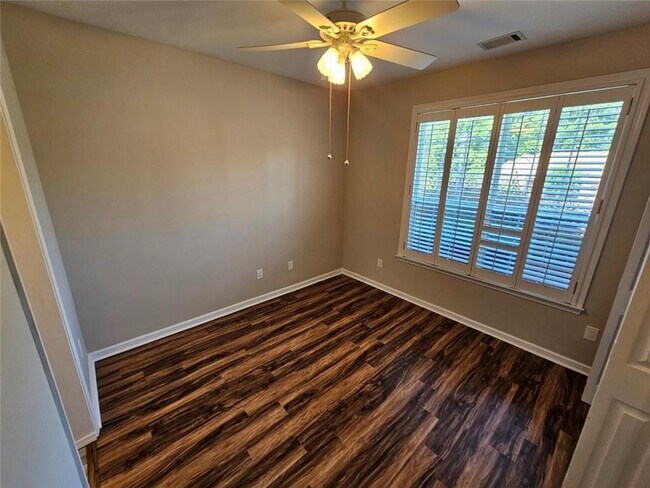 Building Photo - 1550 Argonne Ln