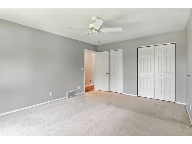 Building Photo - 455 Black Oaks Ln N