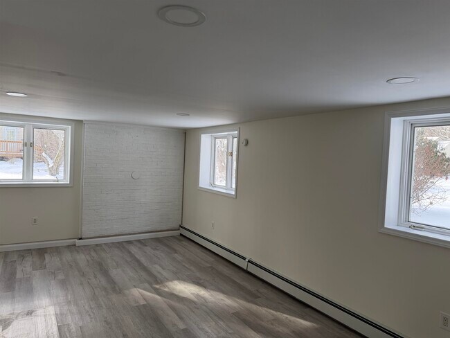 Building Photo - 32 Forest Rd