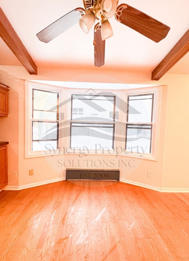 Building Photo - Lexington Schools Split Level