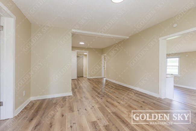 Building Photo - 1704 W 15th St