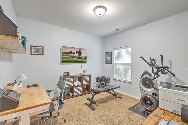 Building Photo - Spacious and updated home in Bluffs at Ash...