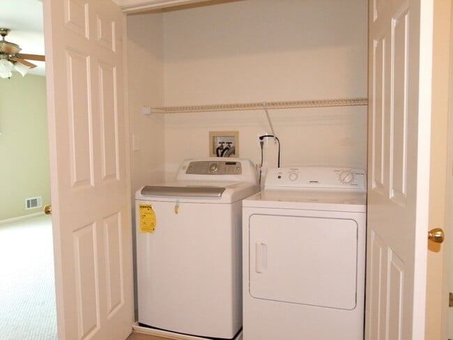Building Photo - 12 Roxiticus Ct