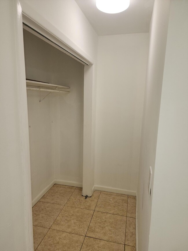 Building Photo - 5999 NW 42nd Ave