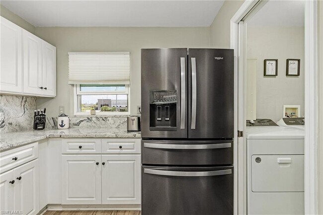 Building Photo - 703 NE 23rd Terrace