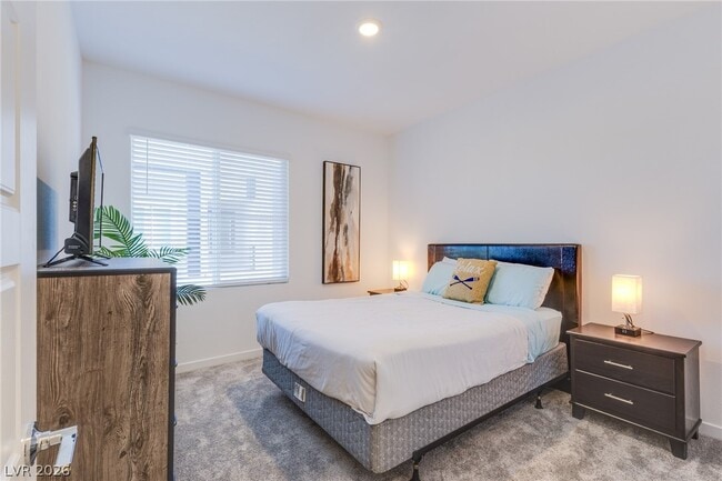 Building Photo - 145 Aqua Cmns