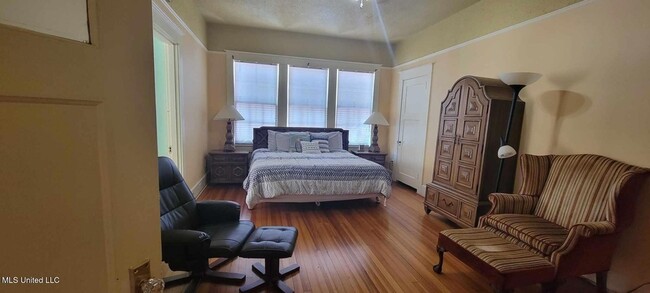 Building Photo - 133 Hopkins Blvd