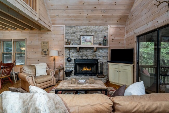 Building Photo - 363 Palisade Dr