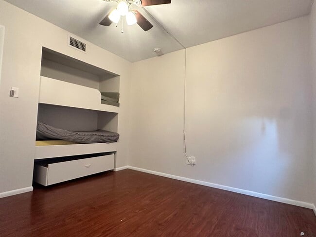 Building Photo - 2490 W Yowell Ct