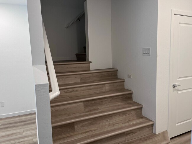 Building Photo - TOWN HOME WITH COMMUNITY POOL , GATED COMMUNITY in GILBERT!