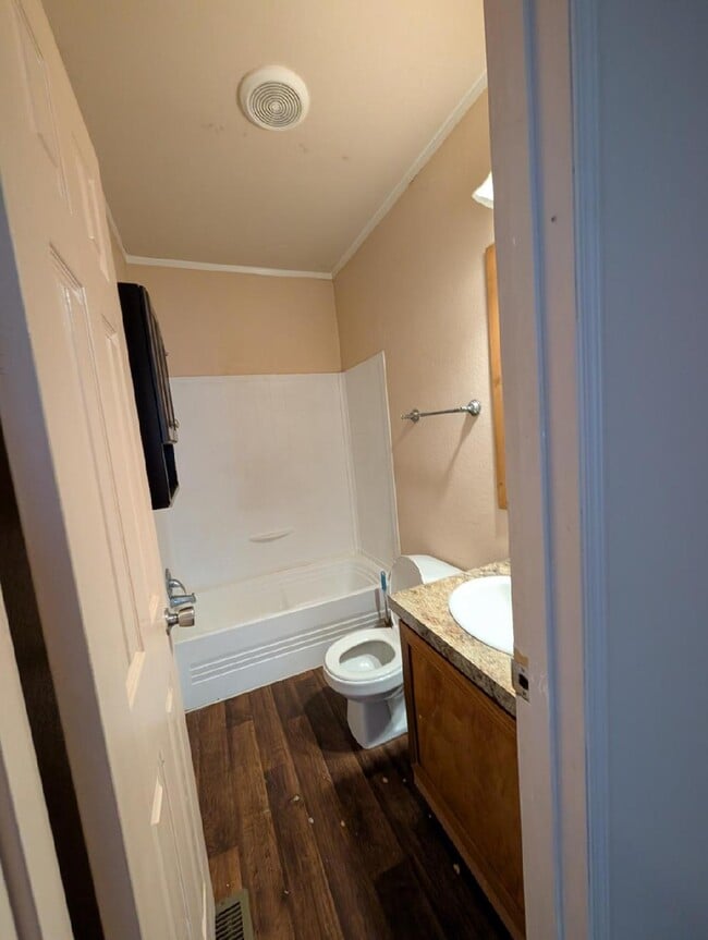 Building Photo - 818 FM713