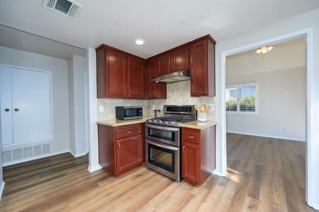Building Photo - 667 Arroyo Oaks Dr