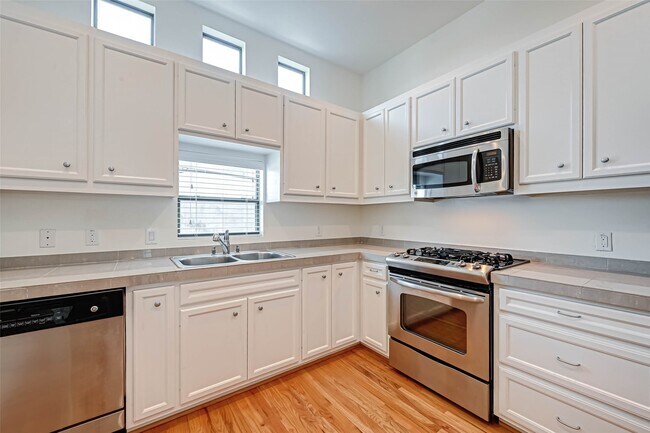 Building Photo - 11315 S Main St