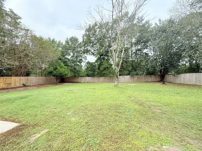 Building Photo - Spacious 4-Bedroom Home - Woodbine Springs