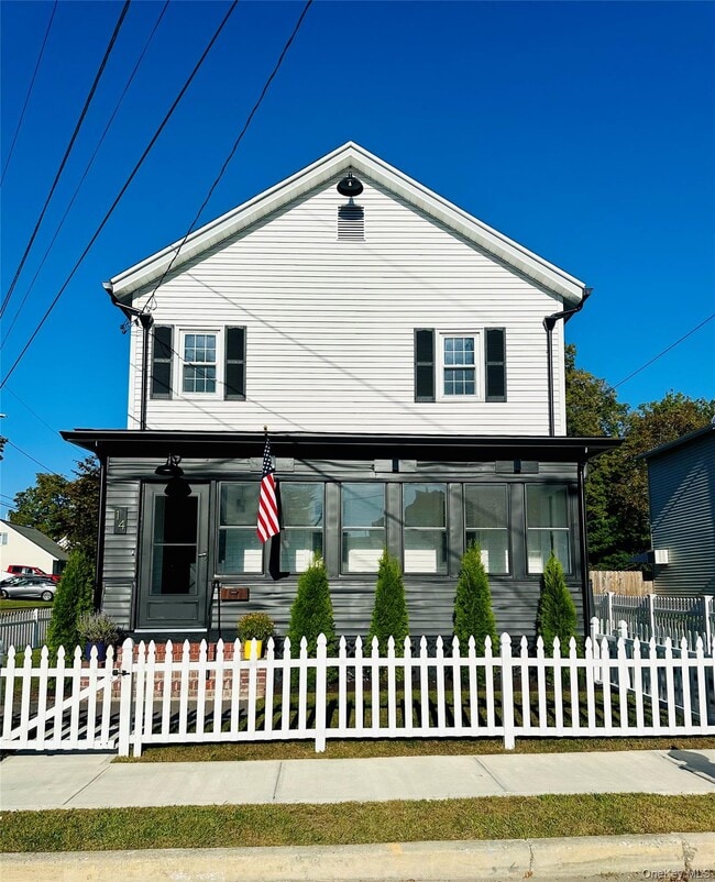 Building Photo - 14 Brown Ave