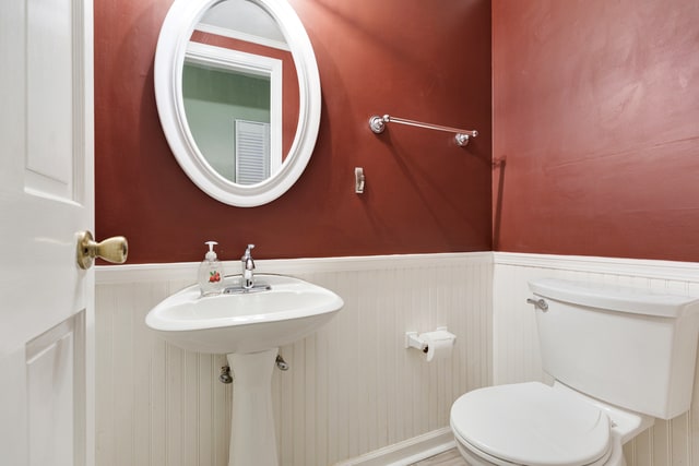 Building Photo - 817 Wellington Ave