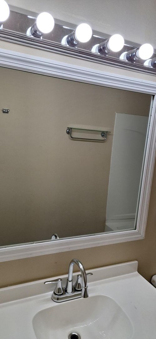 Building Photo - JCR1 - 5210