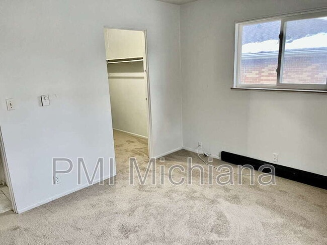 Building Photo - 2012 Lathrop St