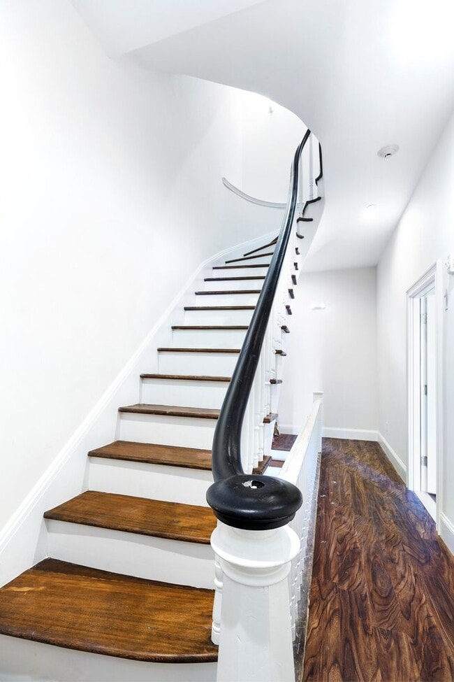 Building Photo - Amazing one bed in South End!