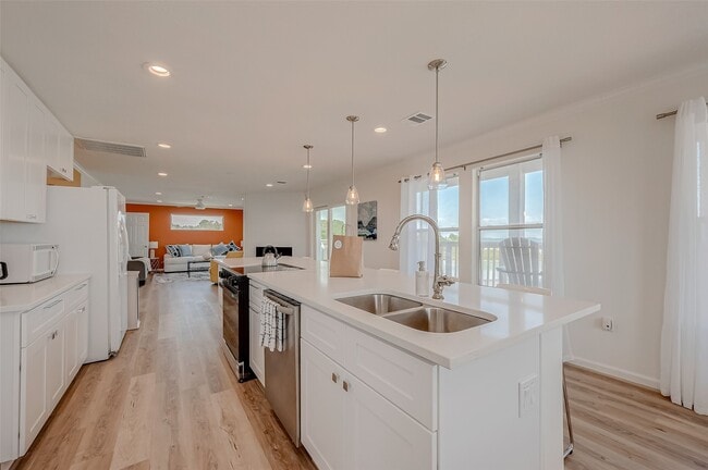 Building Photo - 510 Surf Oaks Dr