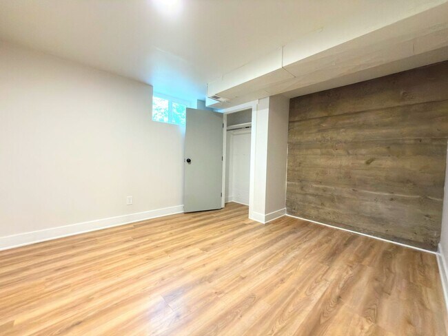 Building Photo - 1021 E Millbert Ave