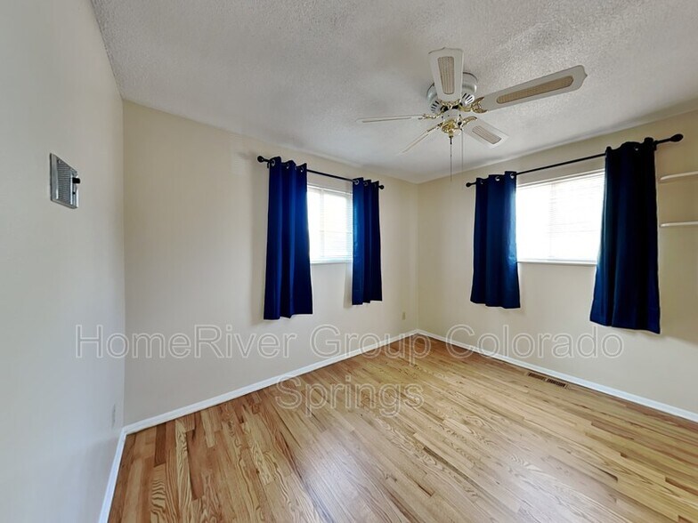 Building Photo - 1051 Hathaway Dr