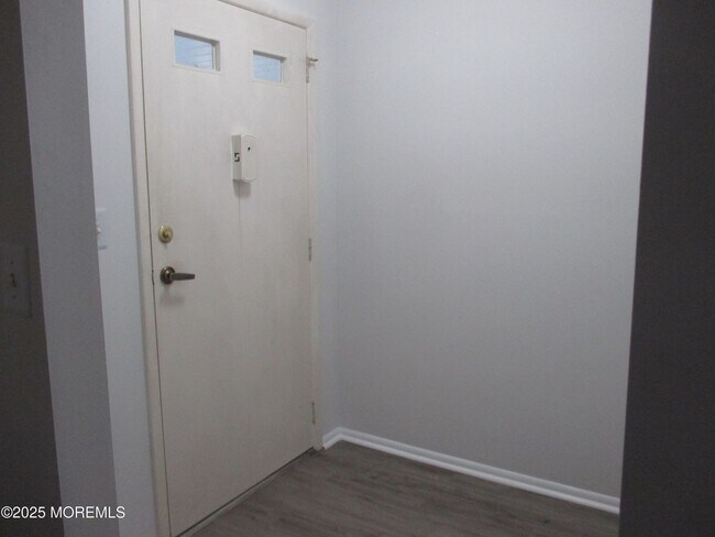 Building Photo - 111B Edinburgh Ln