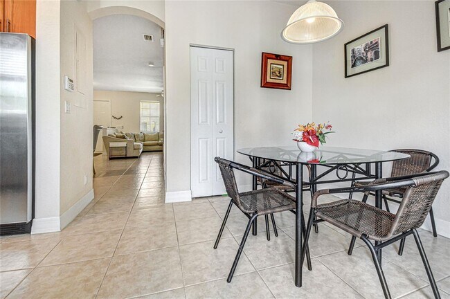 Building Photo - 1061 NW 18th Ave