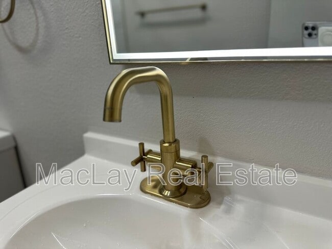 Building Photo - 4943 E Indian School Rd