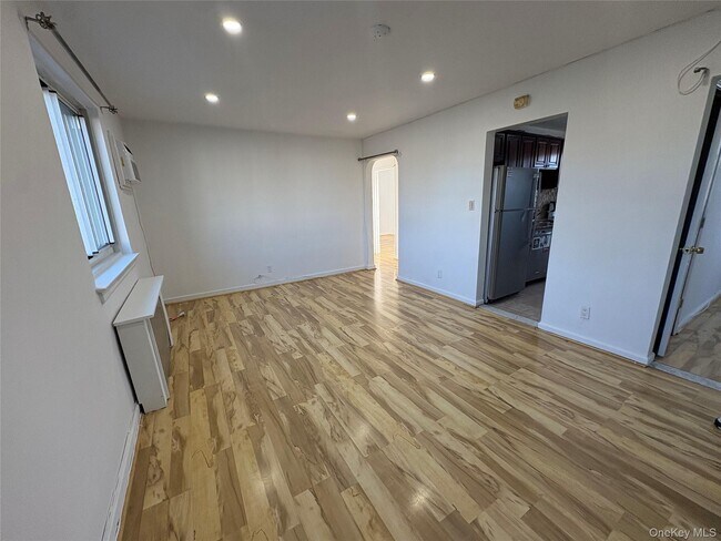 Building Photo - 245-39-24576 76th Ave