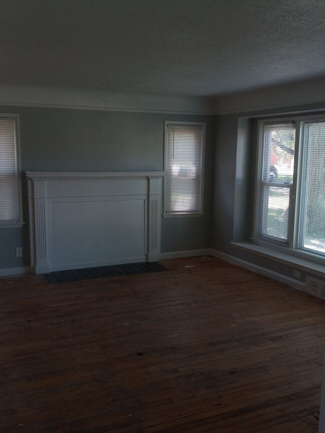 Building Photo - 19356 Westmoreland- 3 BED & 1.5 BATH FOR RENT