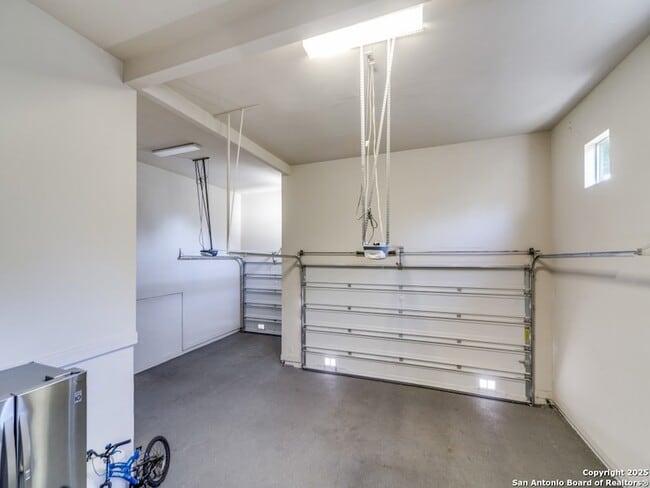 Building Photo - 16 Liser Glen