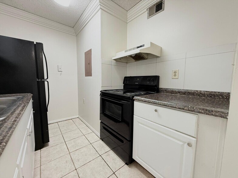 Building Photo - 1127 Lake Terry Dr