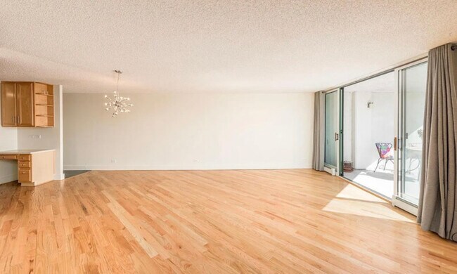 Building Photo - 550 E 12th Ave