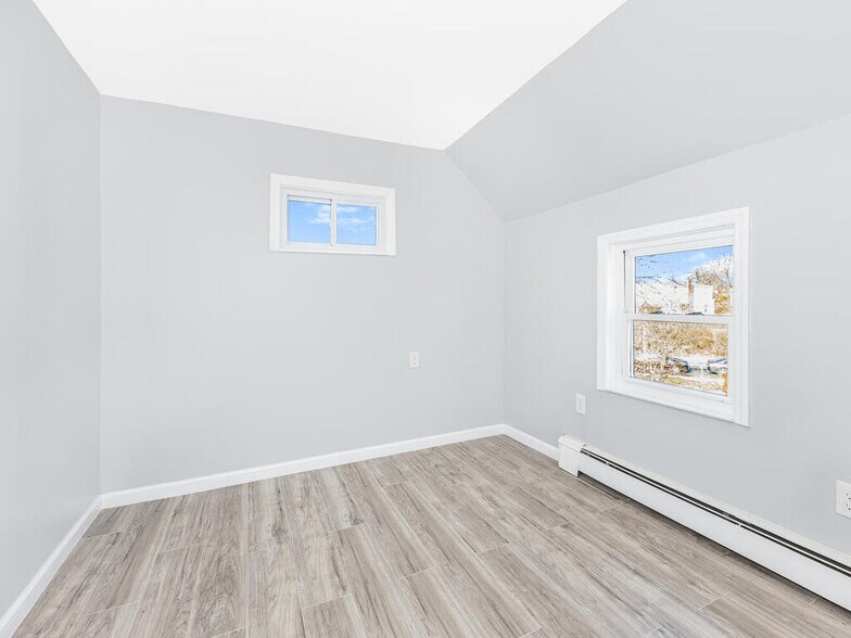 Building Photo - 555 Kimball Ave