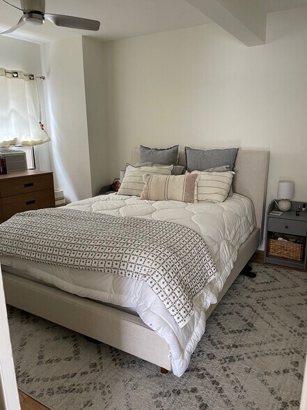 Building Photo - 453 30th St