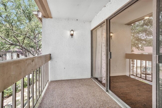 Building Photo - 12100 Melville Dr