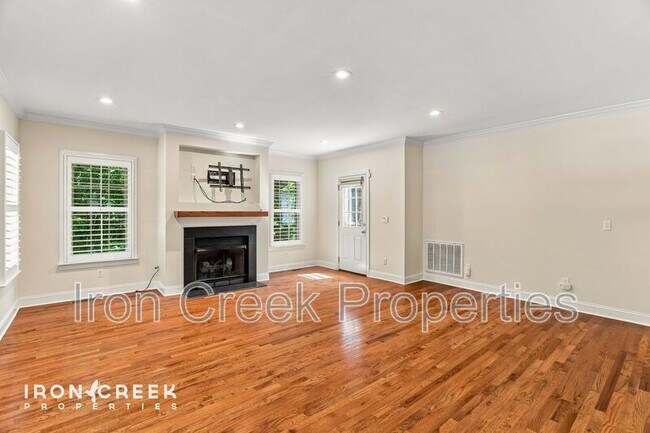 Building Photo - 1672 Olmsted Dr