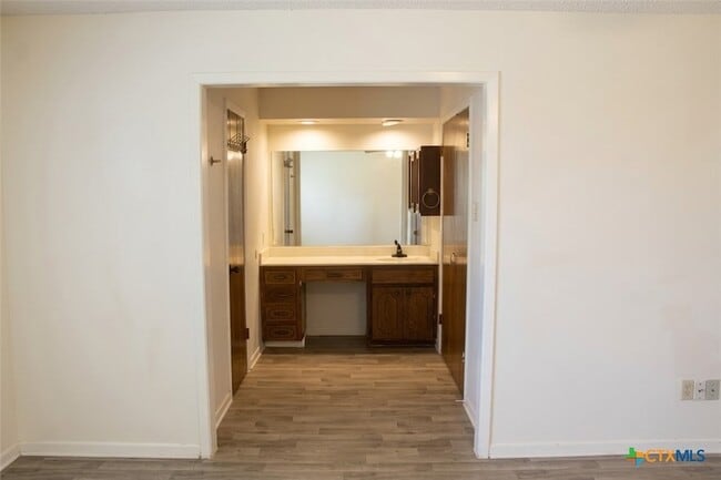 Building Photo - 632 Manning Dr