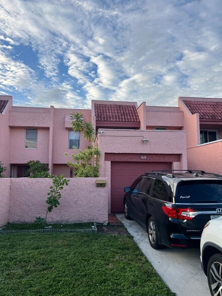 Primary Photo - 5618 NW 16th St