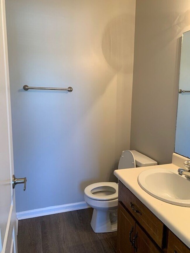 Building Photo - Remerton Townhome