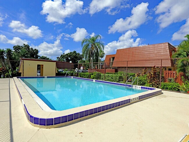 Building Photo - 1556 Park Meadows Dr