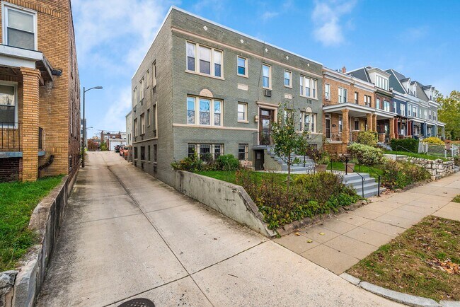 Building Photo - 1815 A St SE
