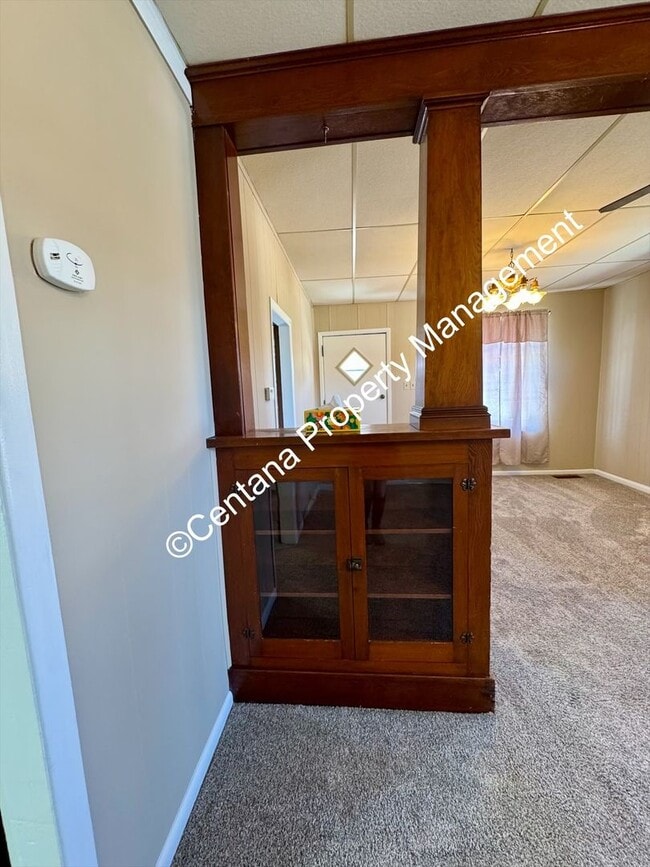 Building Photo - Huge 3 bedroom house with 2 bonus rooms an...
