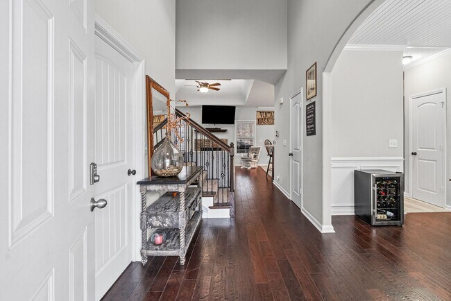 Building Photo - 632 Hidden Valley Dr