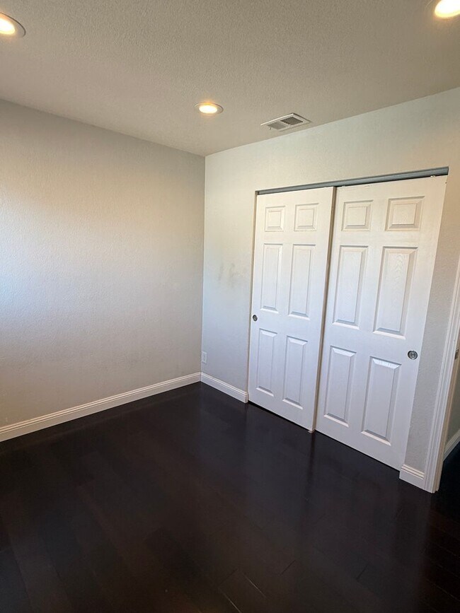 Building Photo - 32625 Lake Mead Dr