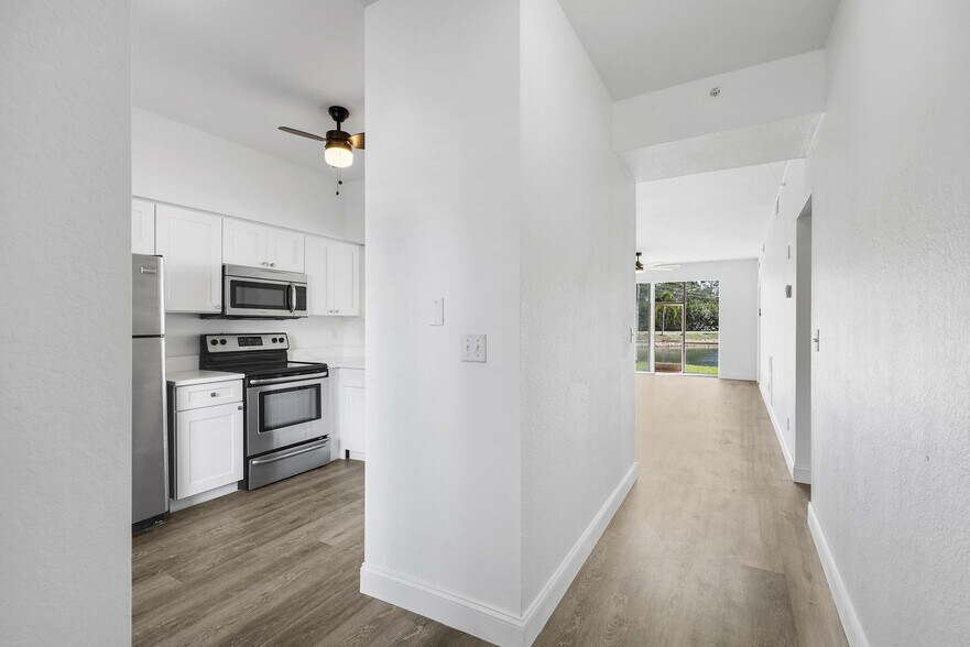 Building Photo - 3250 Cypress Glen Way