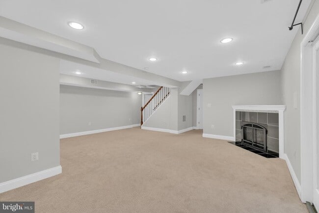 Building Photo - 7205 Van Ness Ct